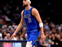 IM电竞官方入口-步行者客场输给独行侠，寻求突破