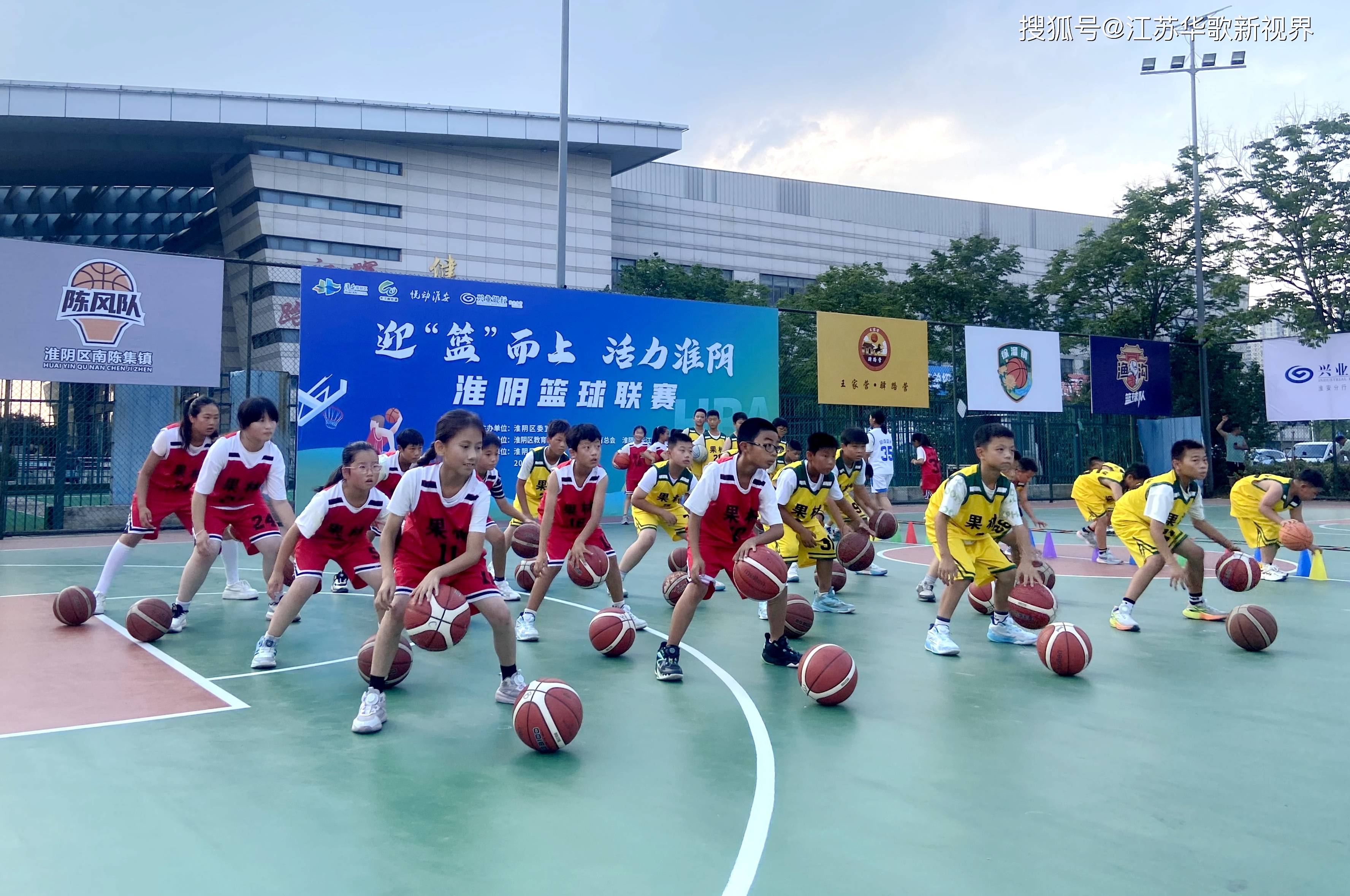 刺激的对决展现出篮球赛事的魅力！