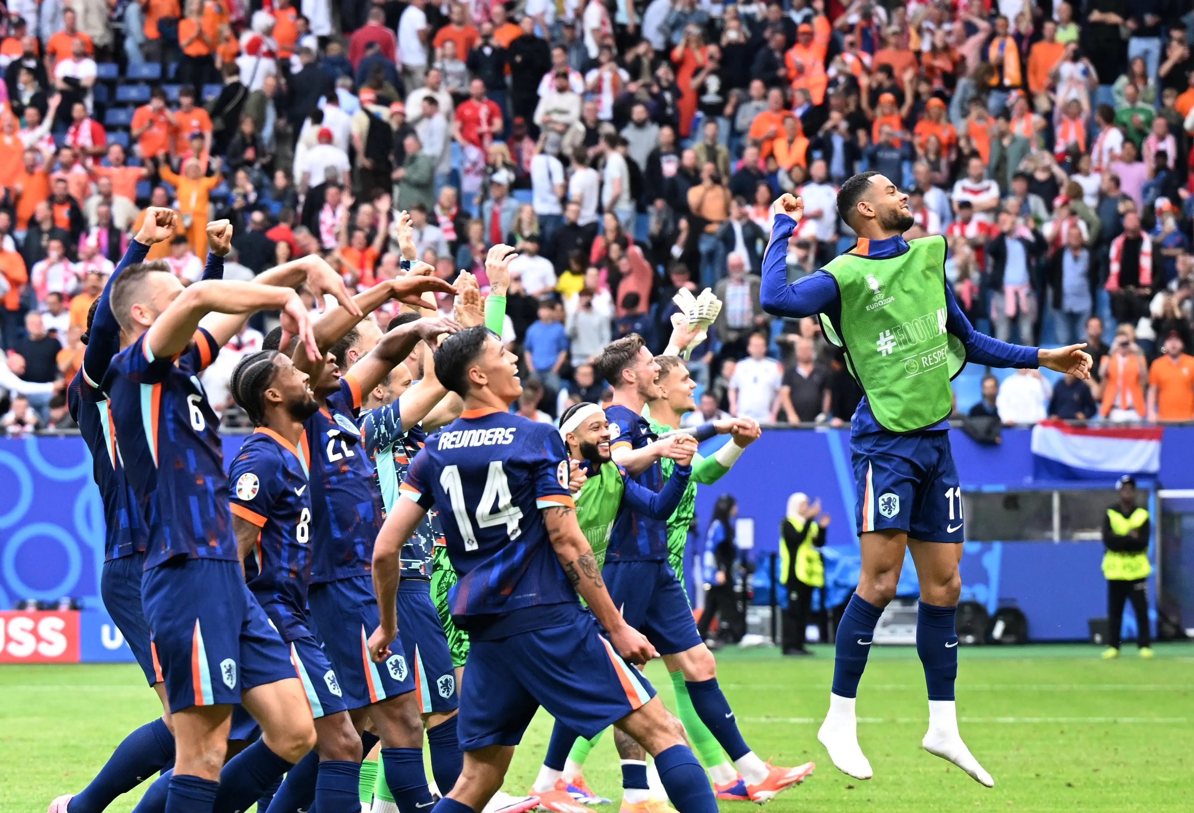 包含欧洲杯热门球队遭遇意外,小组出线形势不明的词条 包含欧洲杯热门球队遭遇意外,小组出线形势不明的词条