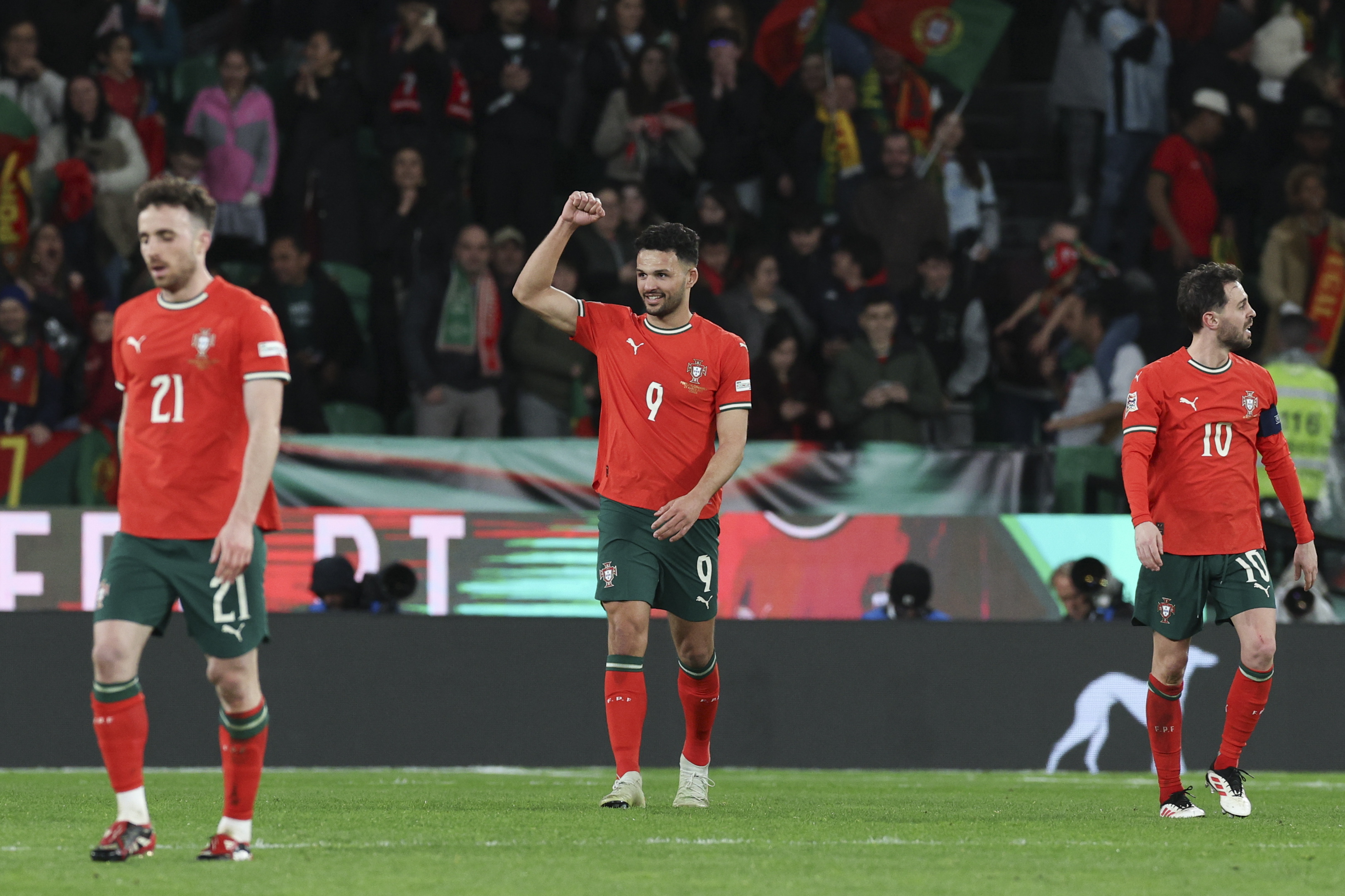 包含瑞典队壮怀激烈,成功晋级欧国联半决赛的词条 包含瑞典队壮怀激烈,成功晋级欧国联半决赛的词条