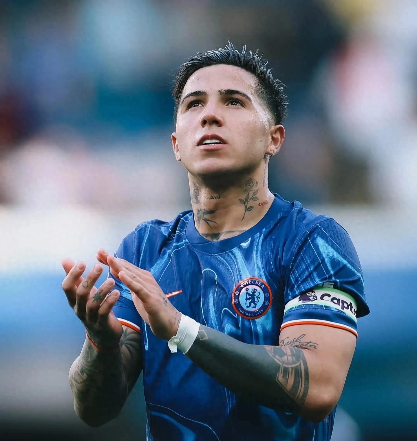 足球比赛精彩纷呈,各队展现顶尖实力的简单介绍 足球比赛精彩纷呈,各队展现顶尖实力的简单介绍