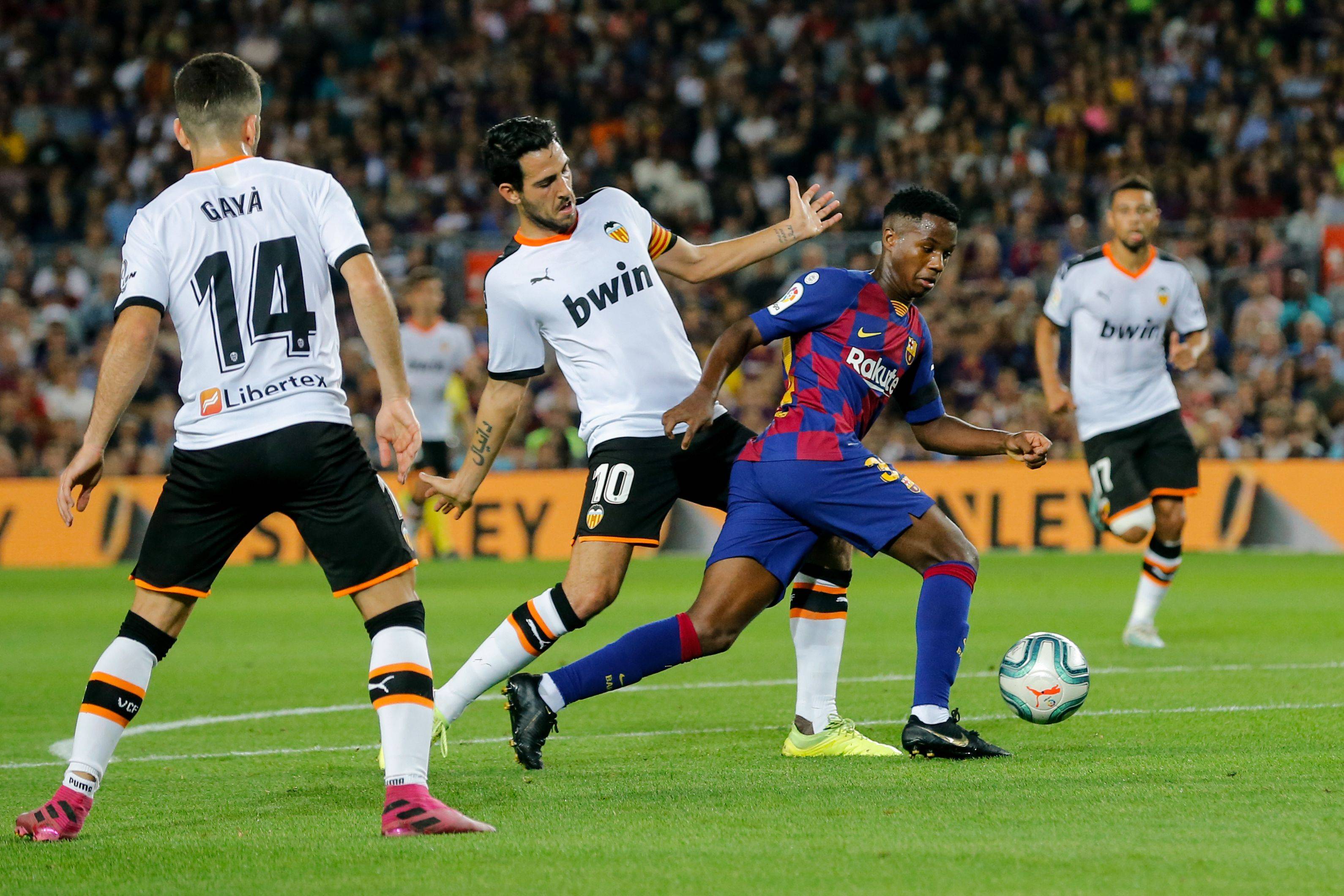 足球比赛精彩纷呈,各队展现顶尖实力的简单介绍 足球比赛精彩纷呈,各队展现顶尖实力的简单介绍