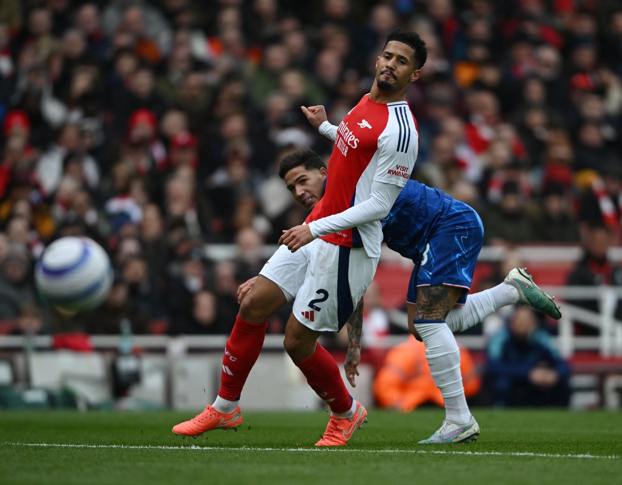 阿森纳队在英格兰职业足球比赛中大获全胜 阿森纳队在英格兰职业足球比赛中大获全胜