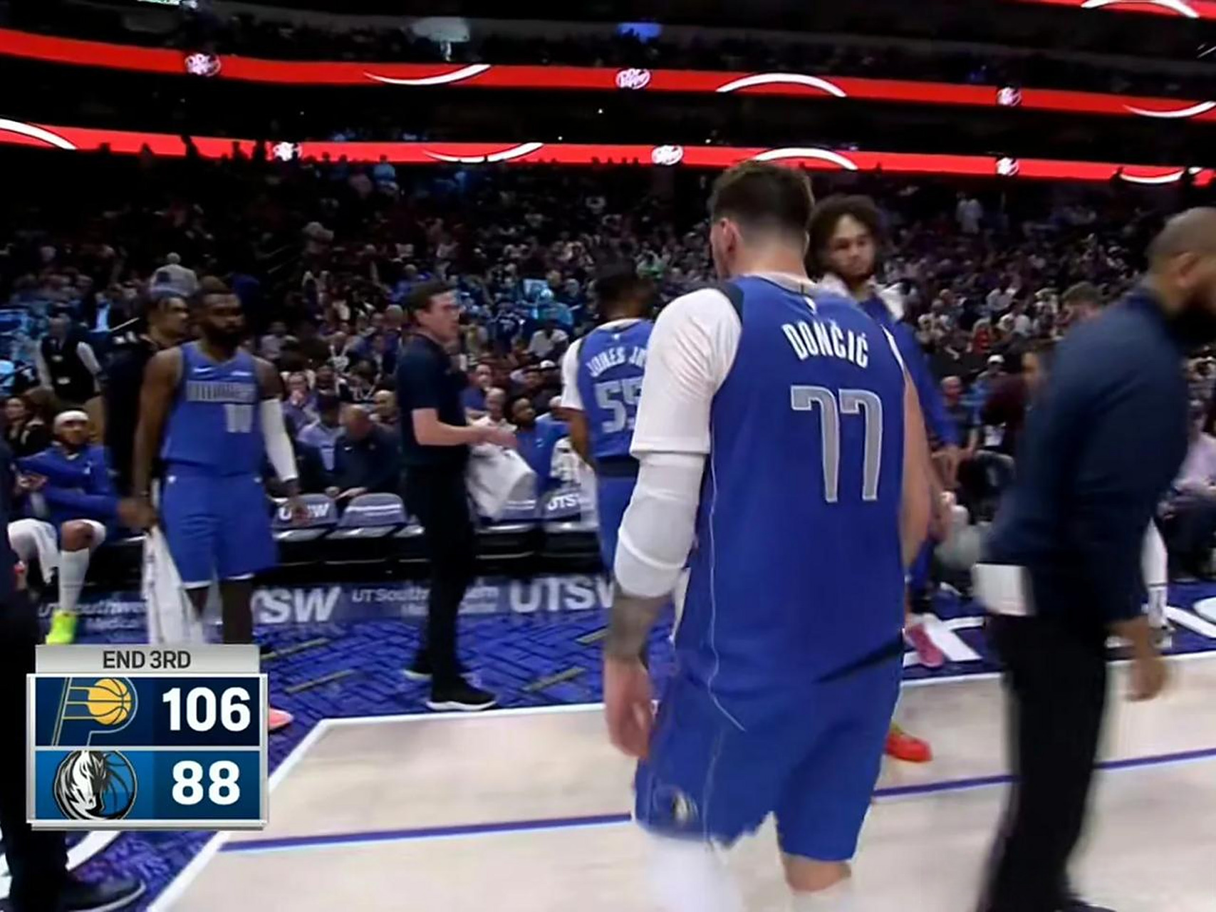 步行者客场输给独行侠,寻求突破 步行者客场输给独行侠,寻求突破