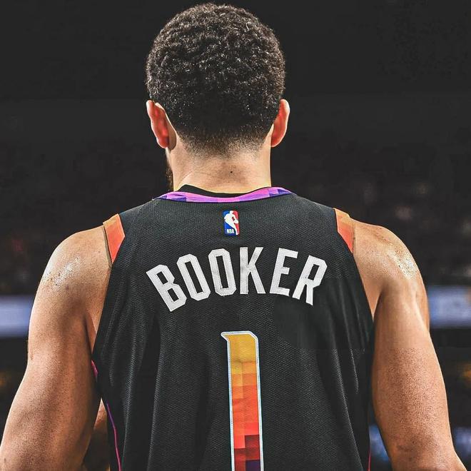 76人绝地反击凯尔特人B队,布克爆发神勇的简单介绍 76人绝地反击凯尔特人B队,布克爆发神勇的简单介绍