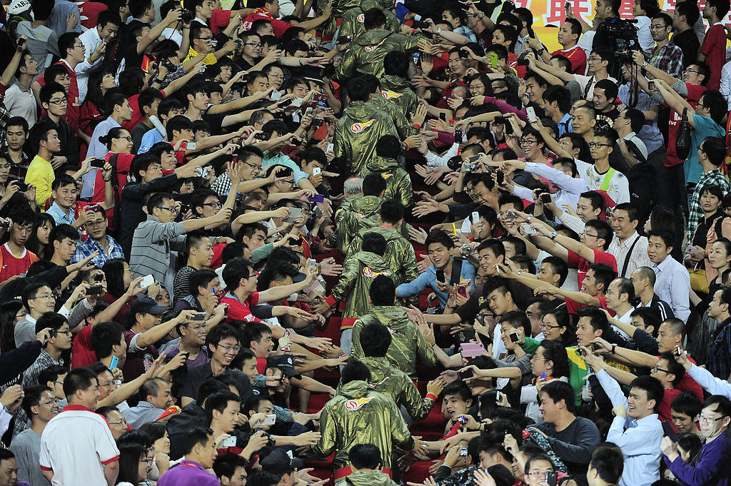 广州球迷狂欢!广东队豪取联赛首胜的简单介绍 广州球迷狂欢!广东队豪取联赛首胜的简单介绍