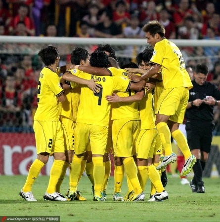 塞维利亚击败瓦伦西亚，追平领头羊