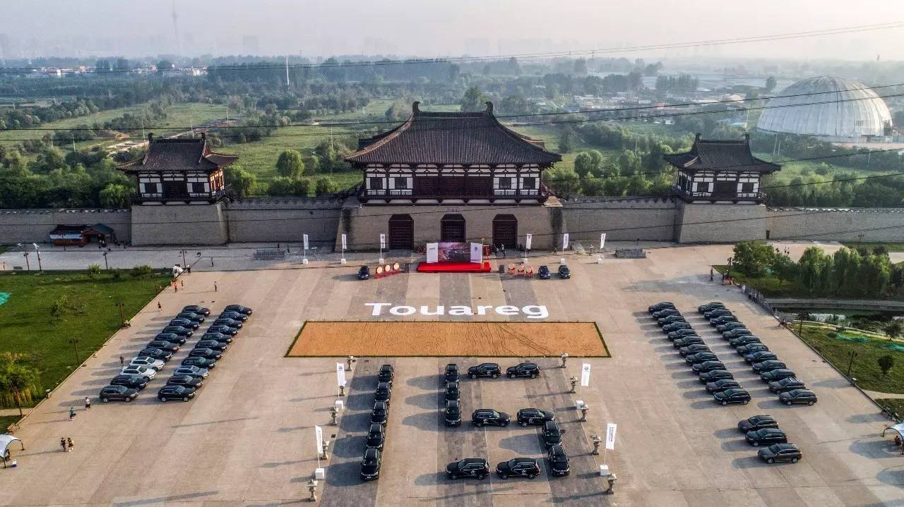 包含荆州风雷威势磅礴砥砺前行力逐前的词条