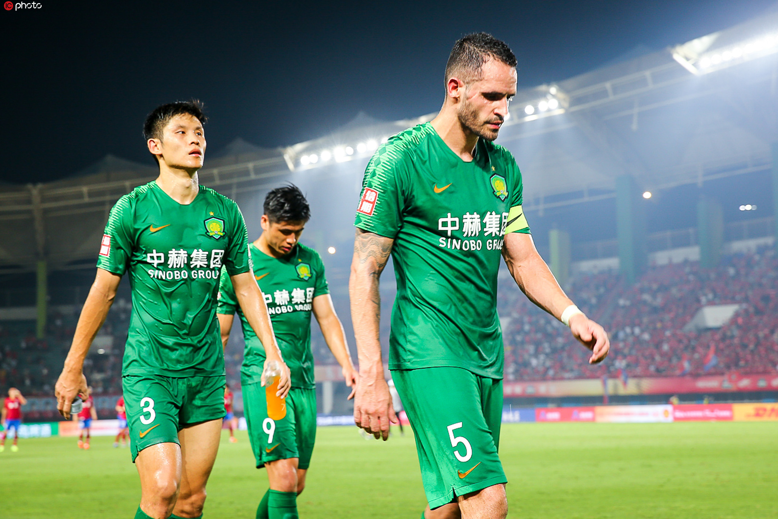 包含国安客场挑战恒大，谁能笑到最后？的词条