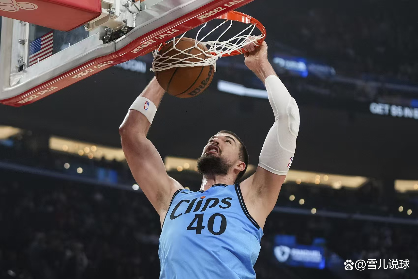 关于山东队横扫雄鹿,克莱扛起全队的信息 关于山东队横扫雄鹿,克莱扛起全队的信息