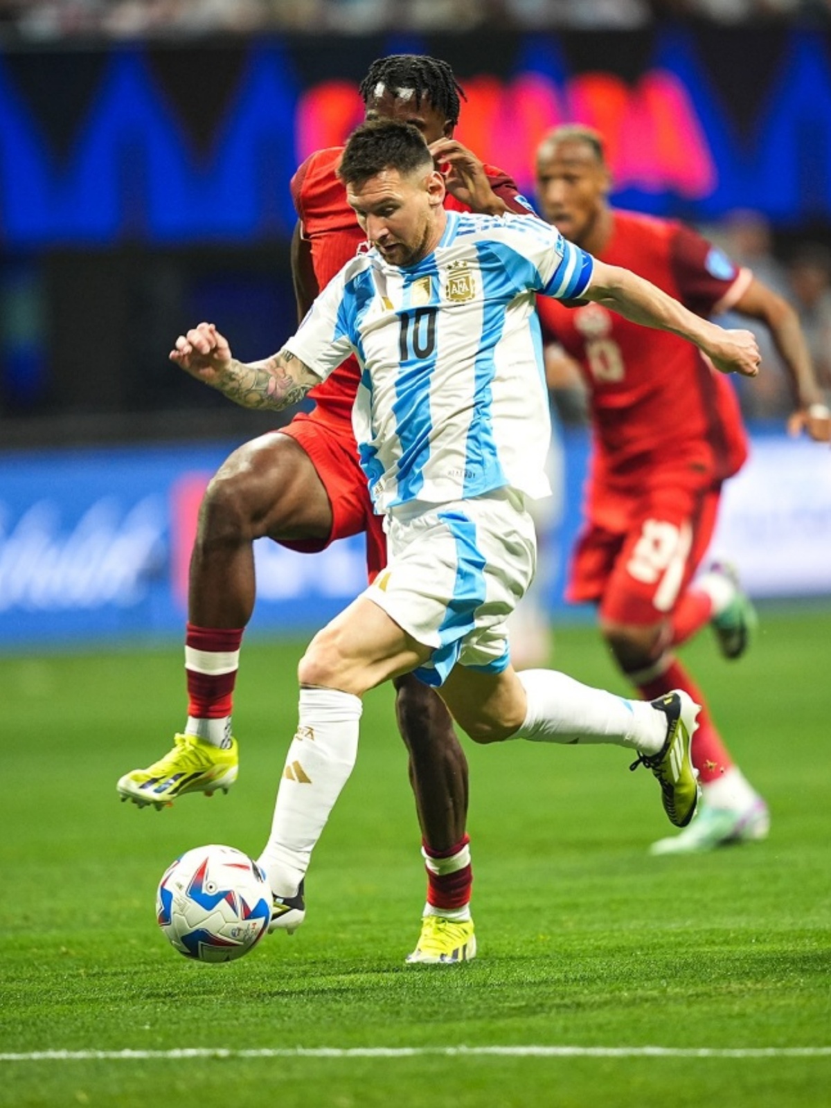 包含阿根廷完胜法国，穆勒关键制胜的词条