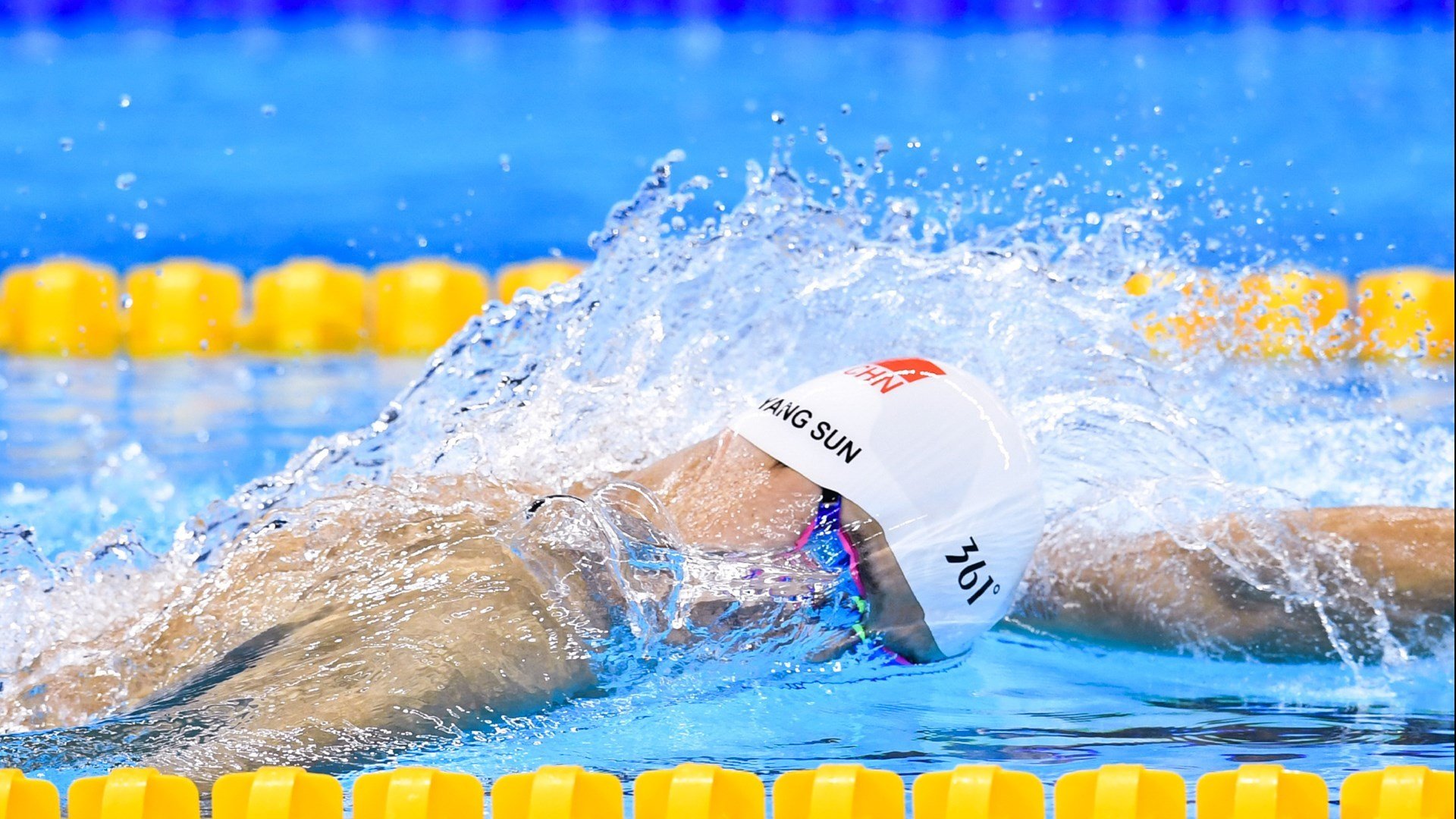 赛道与球场,塞内加尔的单节风暴如何诠释F1年度争冠的终极哲学