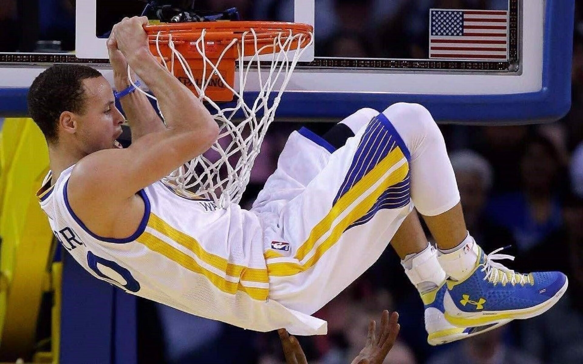 沙漠奇迹，2026世界杯F组生死战，阿联酋补时绝杀越南，凯恩领衔英格兰强势突围